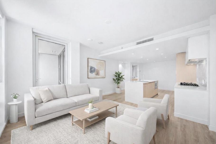 709 1500 Fern Street North Vancouver, BC - 2