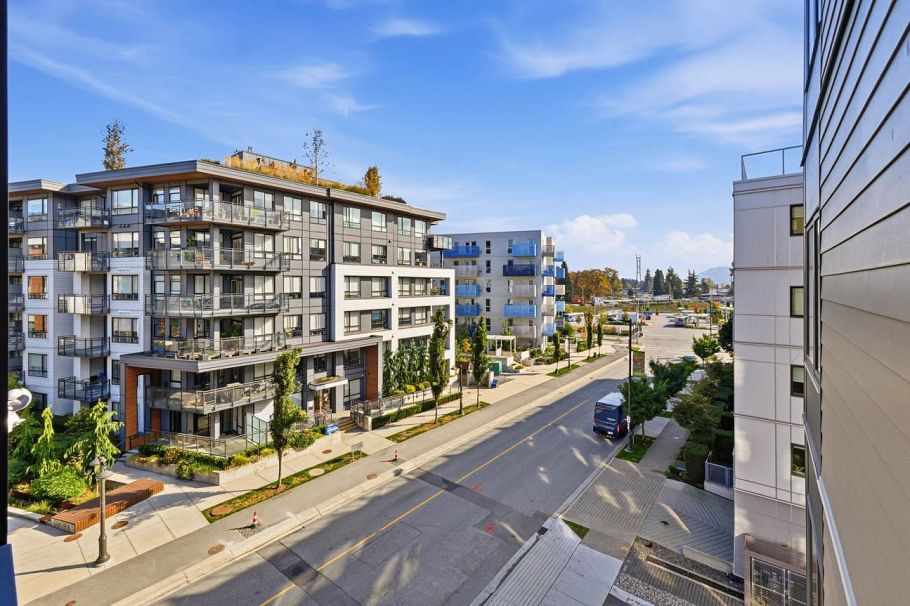 405 1529 OXFORD, North Vancouver BC V7J 0G2 North Vancouver, BC - 3