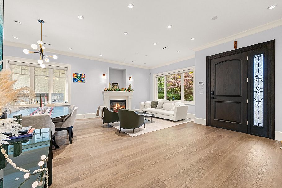 2756 W 38th Avenue Vancouver, BC - 2