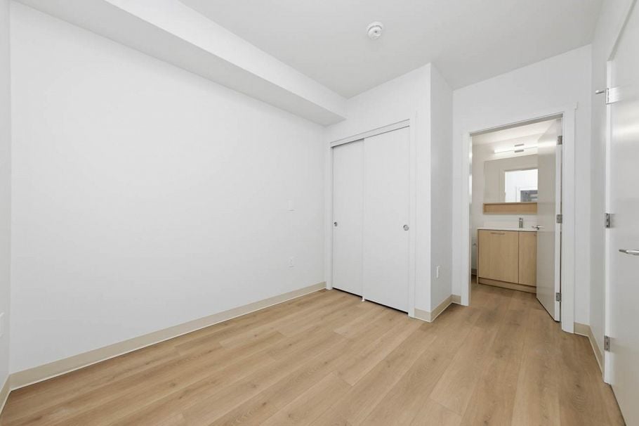 424 1529 OXFORD, North Vancouver BC V7J 0G2 North Vancouver, BC - 5