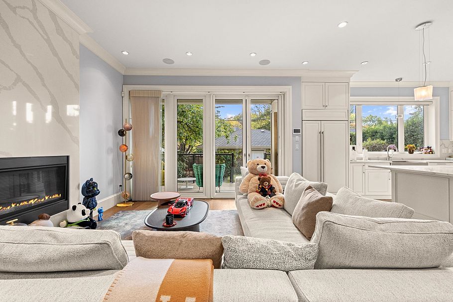 2756 W 38th Avenue Vancouver, BC - 9