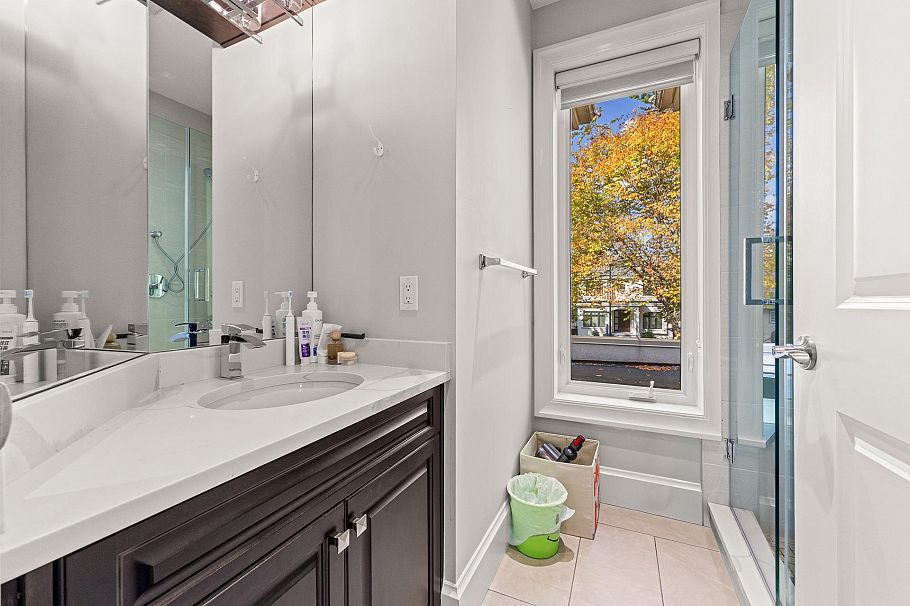 2756 W 38th Avenue Vancouver, BC - 31