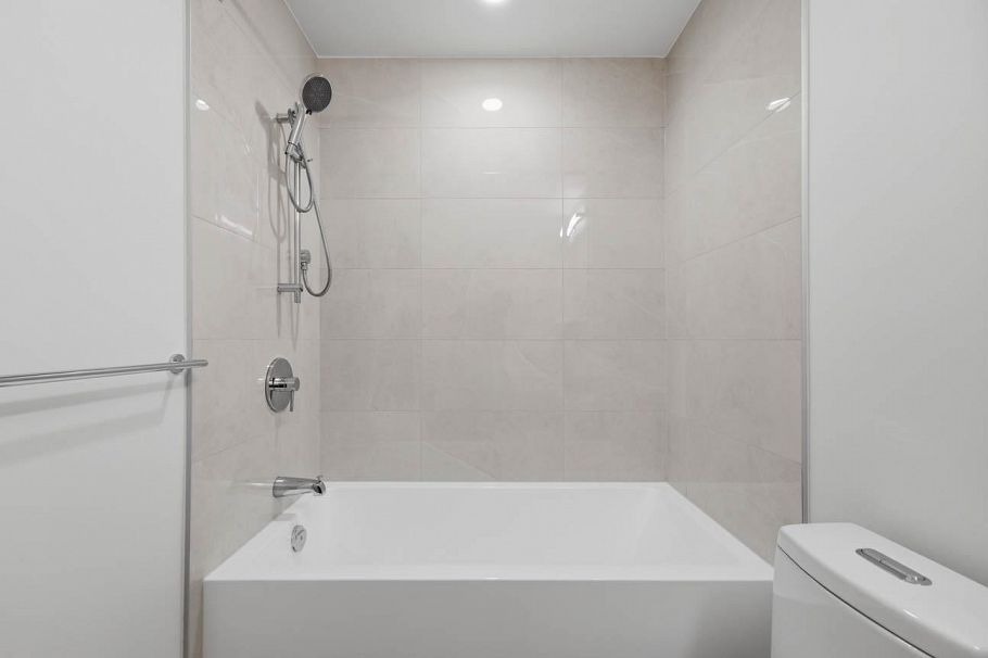 424 1529 OXFORD, North Vancouver BC V7J 0G2 North Vancouver, BC - 7