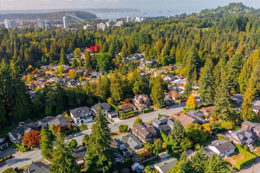3040 Paisley Road North Vancouver, BC - 32