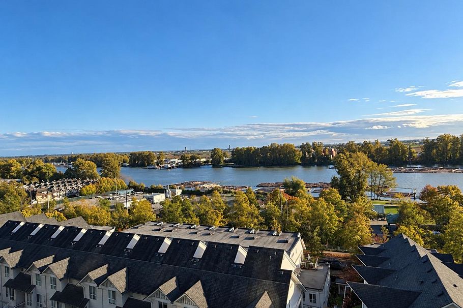 907 2733 Chandlery Place Vancouver, BC - 1