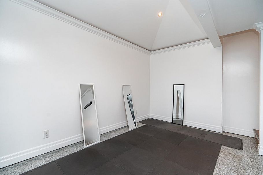 1562 W 62nd Avenue Vancouver, BC - 33