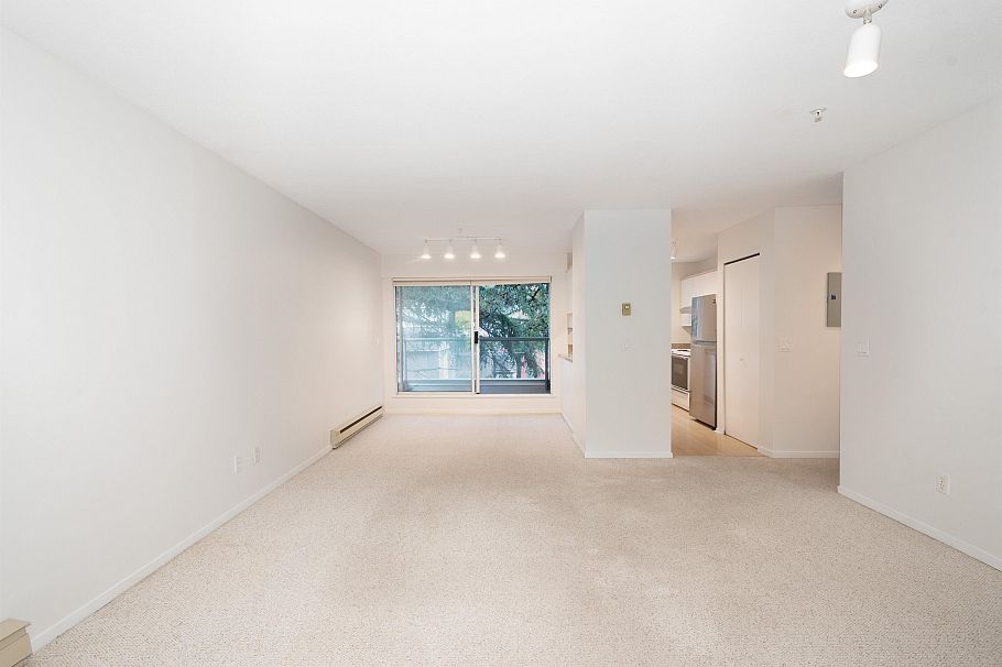 210 2250 W 3rd Avenue Vancouver, BC - 10