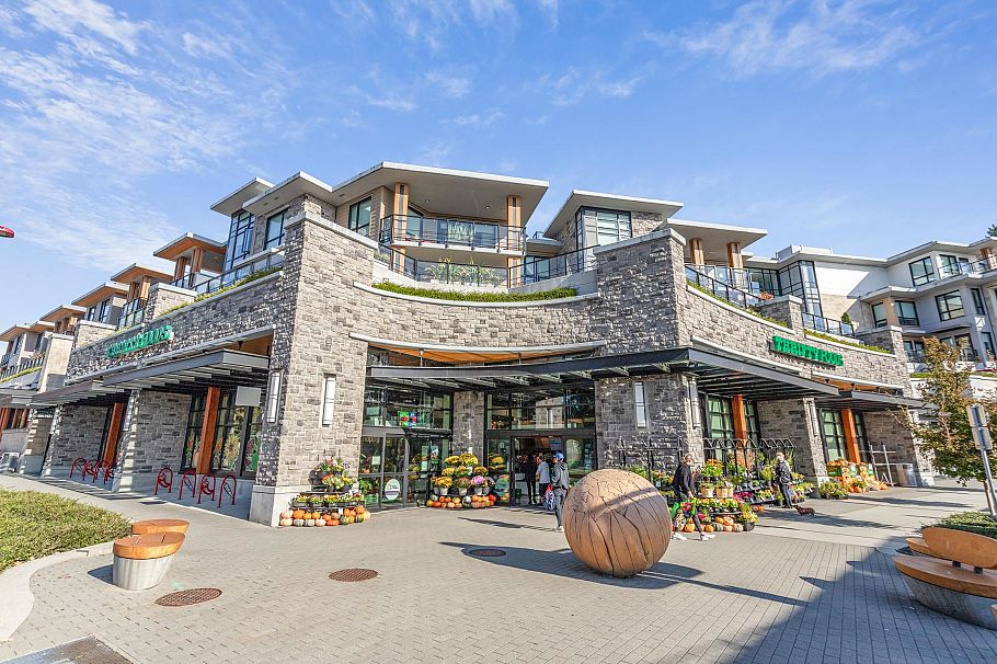 206 3220 Connaught Crescent North Vancouver, BC - 2