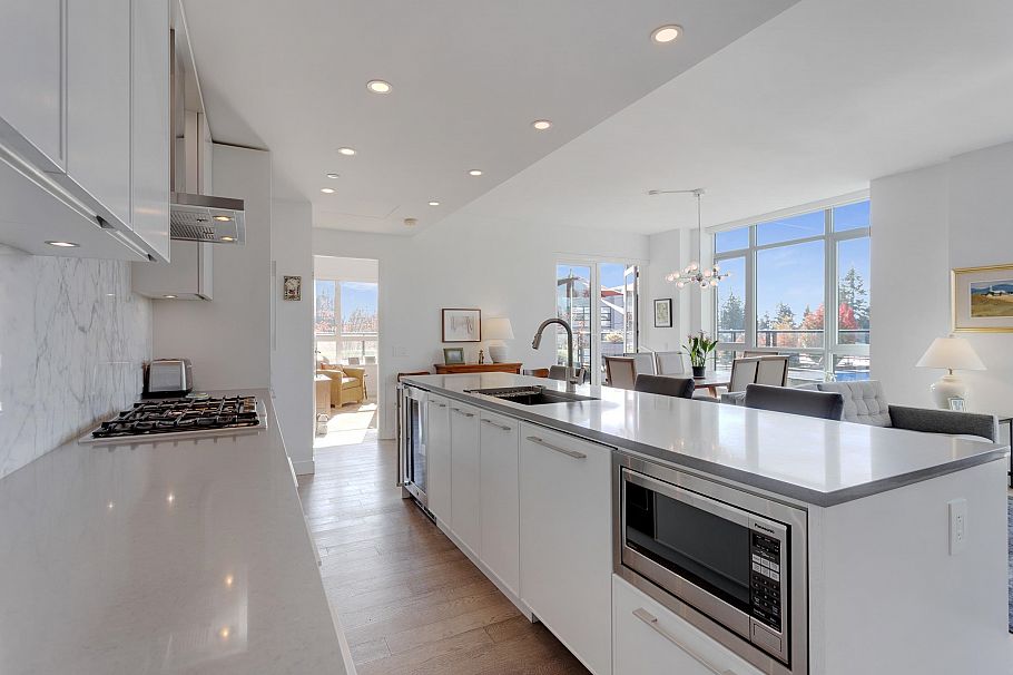 206 3220 Connaught Crescent North Vancouver, BC - 12