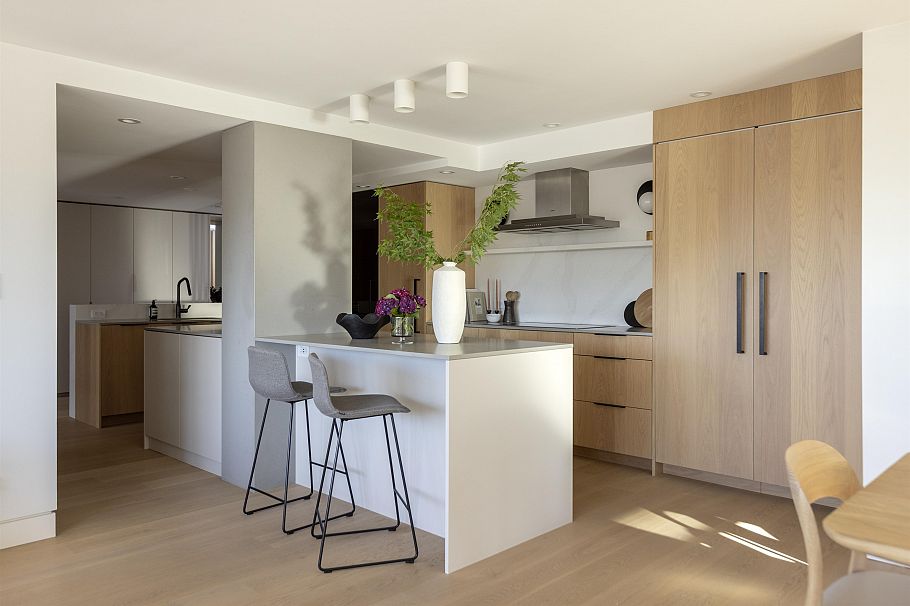 709 1490 Pennyfarthing Drive Vancouver, BC - 1