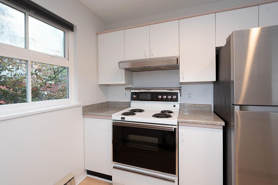 210 2250 W 3rd Avenue Vancouver, BC - 18