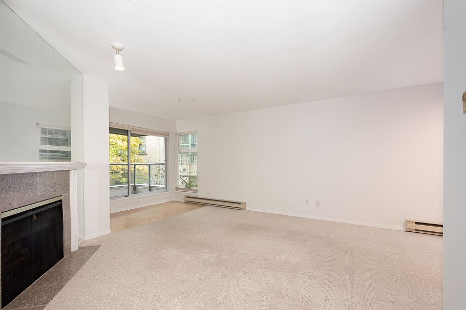 210 2250 W 3rd Avenue Vancouver, BC - 5