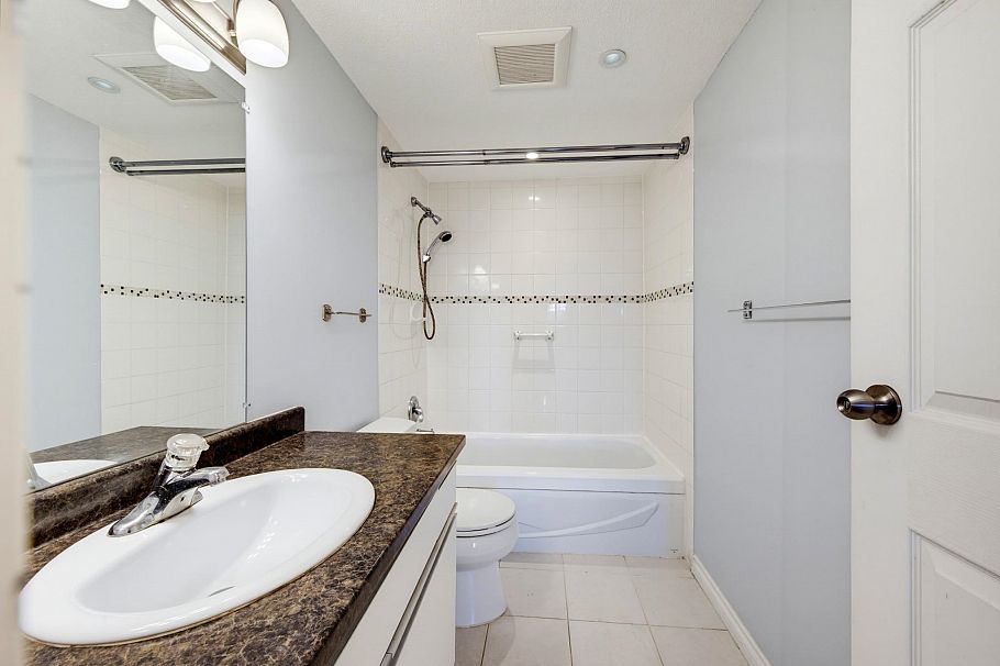 101 1040 E Broadway Vancouver, BC - 24