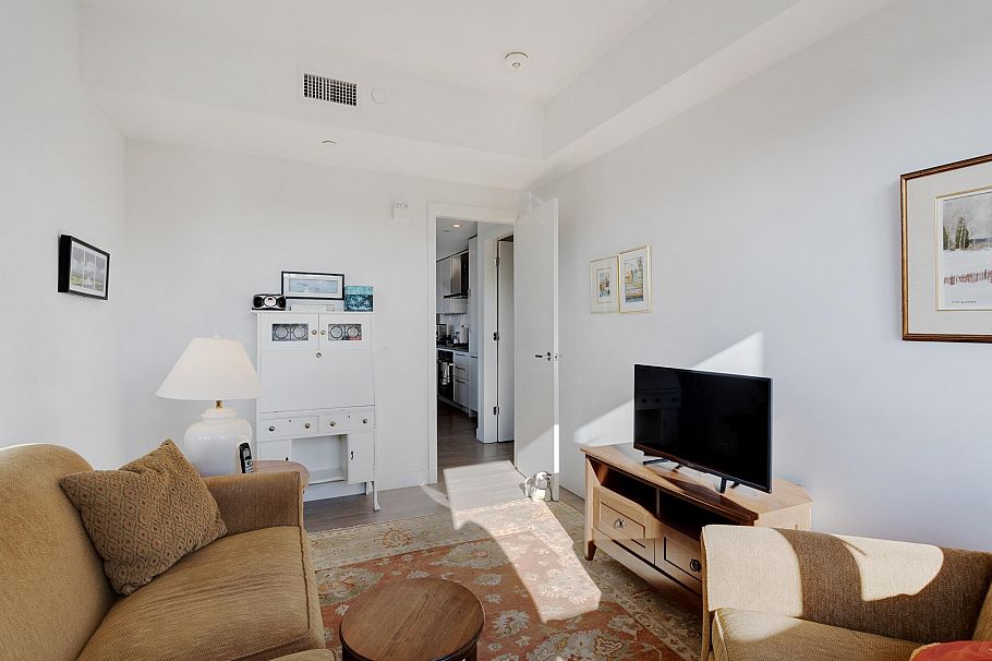 206 3220 Connaught Crescent North Vancouver, BC - 20