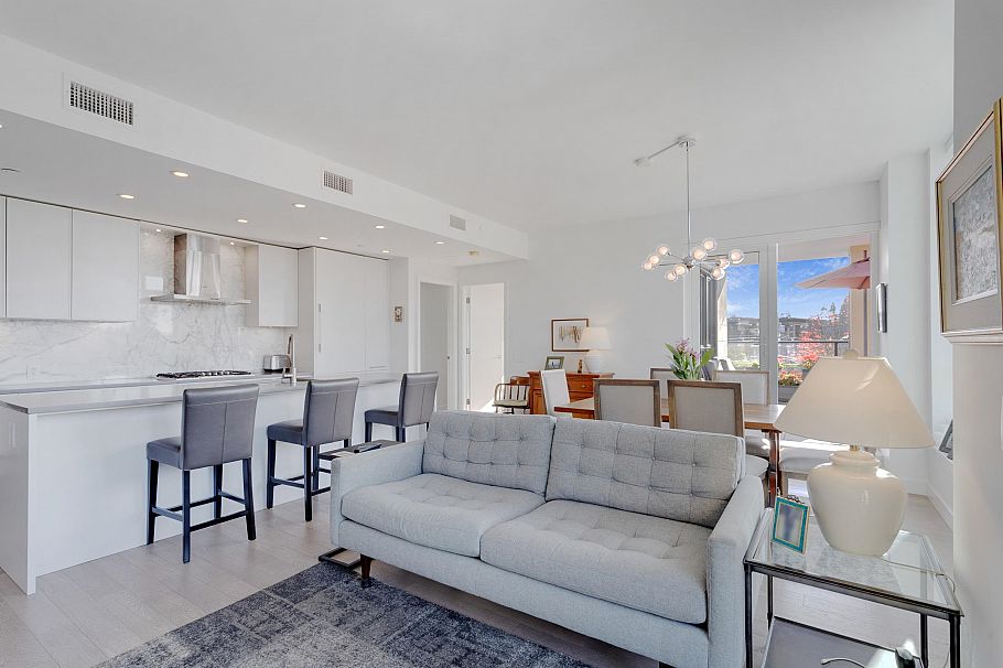 206 3220 Connaught Crescent North Vancouver, BC - 6