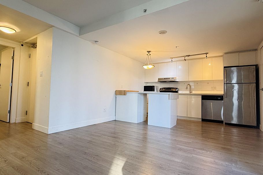 603 555 W 7th Avenue Vancouver, BC - 4