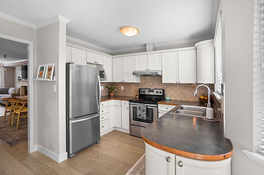 7 245 E 5th Street North Vancouver, BC - 11