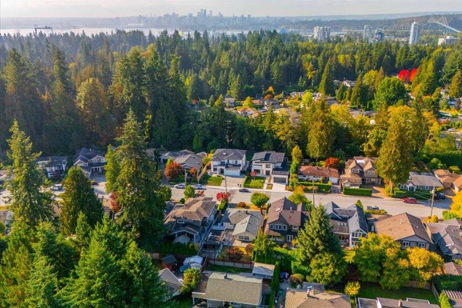 3040 Paisley Road North Vancouver, BC - 35