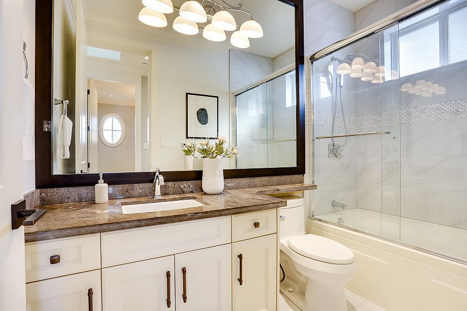 3760 W 17th Avenue Vancouver, BC - 24