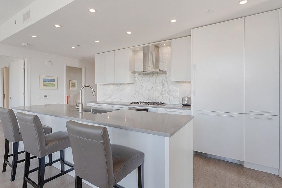 206 3220 Connaught Crescent North Vancouver, BC - 10