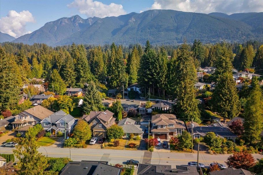 3040 Paisley Road North Vancouver, BC - 30