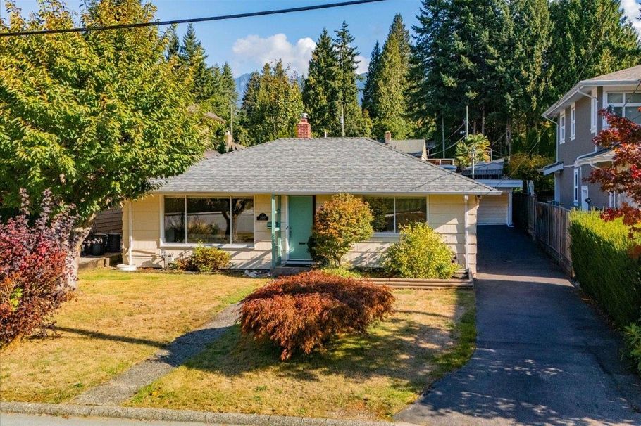 3040 Paisley Road North Vancouver, BC - 27