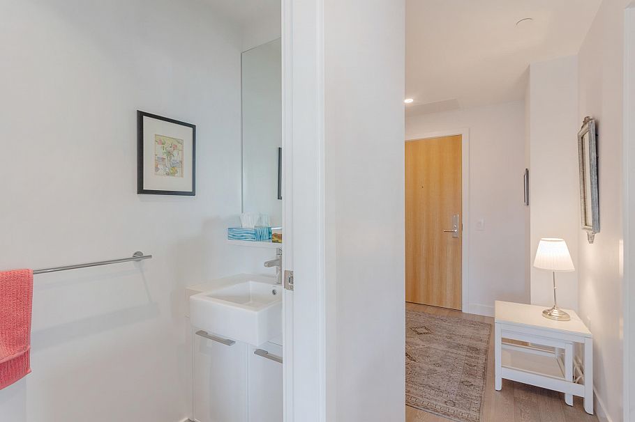 206 3220 Connaught Crescent North Vancouver, BC - 21