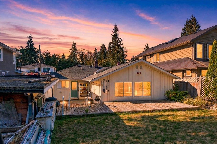 3040 Paisley Road North Vancouver, BC - 3