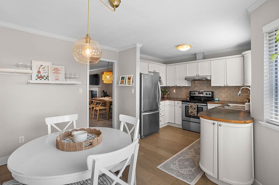 7 245 E 5th Street North Vancouver, BC - 9