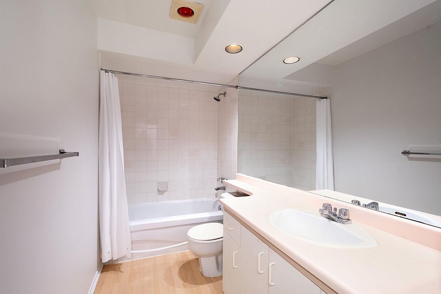 210 2250 W 3rd Avenue Vancouver, BC - 22