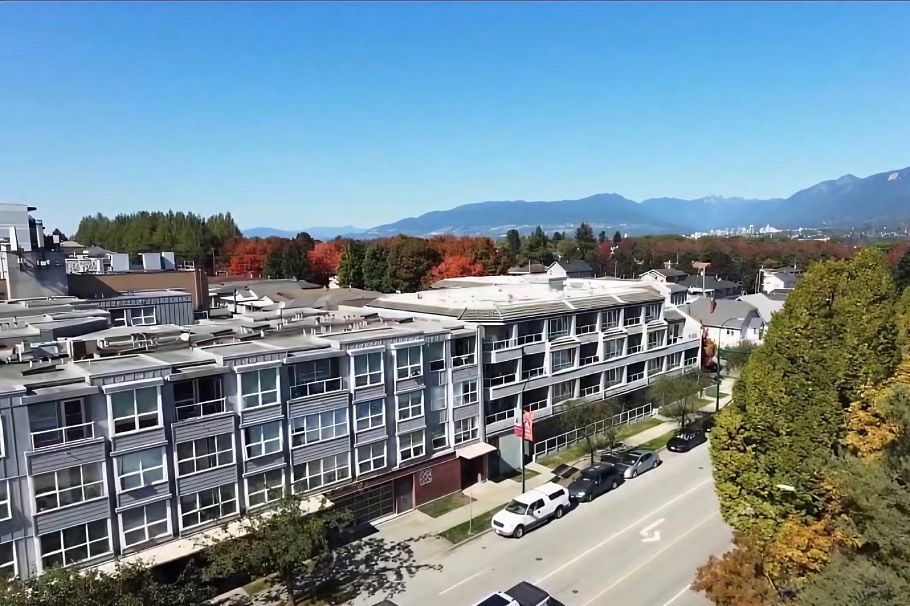 210 2891 E Hastings Street Vancouver, BC - 1
