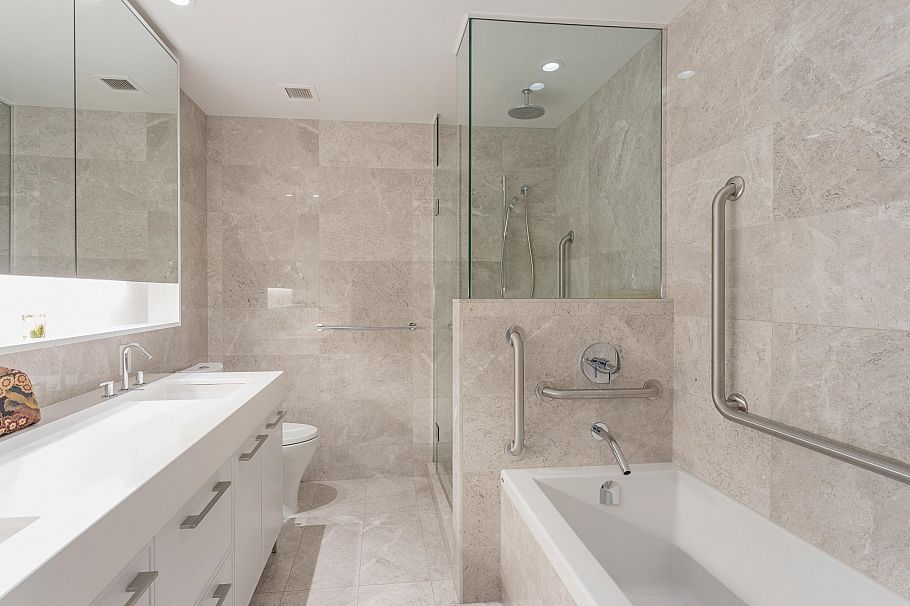 206 3220 Connaught Crescent North Vancouver, BC - 18