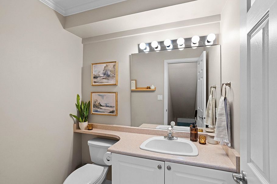 7 245 E 5th Street North Vancouver, BC - 25