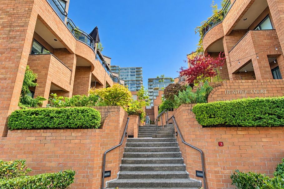 2 730 W 7th Avenue Vancouver, BC - 2