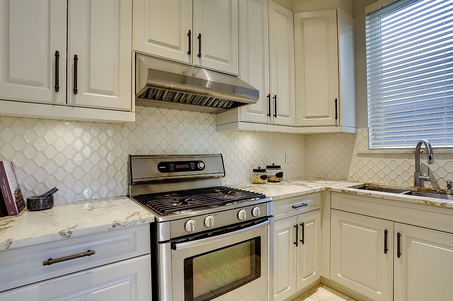3760 W 17th Avenue Vancouver, BC - 13
