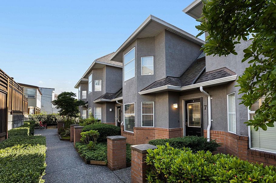 7 245 E 5th Street North Vancouver, BC - 35