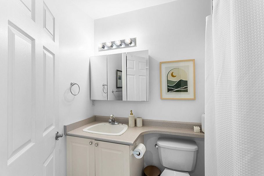 7 245 E 5th Street North Vancouver, BC - 18