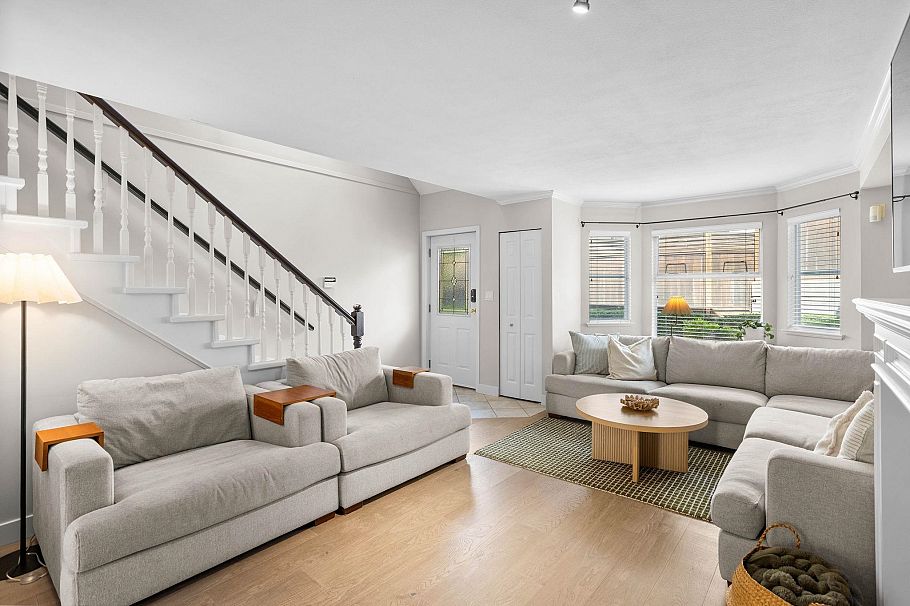 7 245 E 5th Street North Vancouver, BC - 2