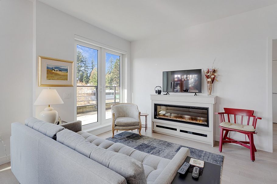 206 3220 Connaught Crescent North Vancouver, BC - 5