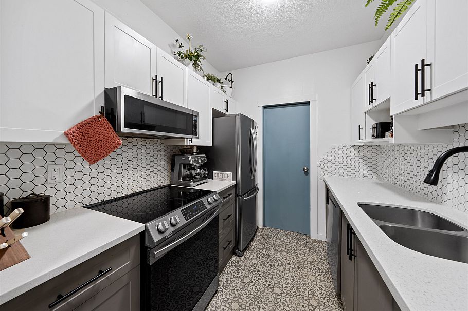 210 1924 Comox Street Vancouver, BC - 12
