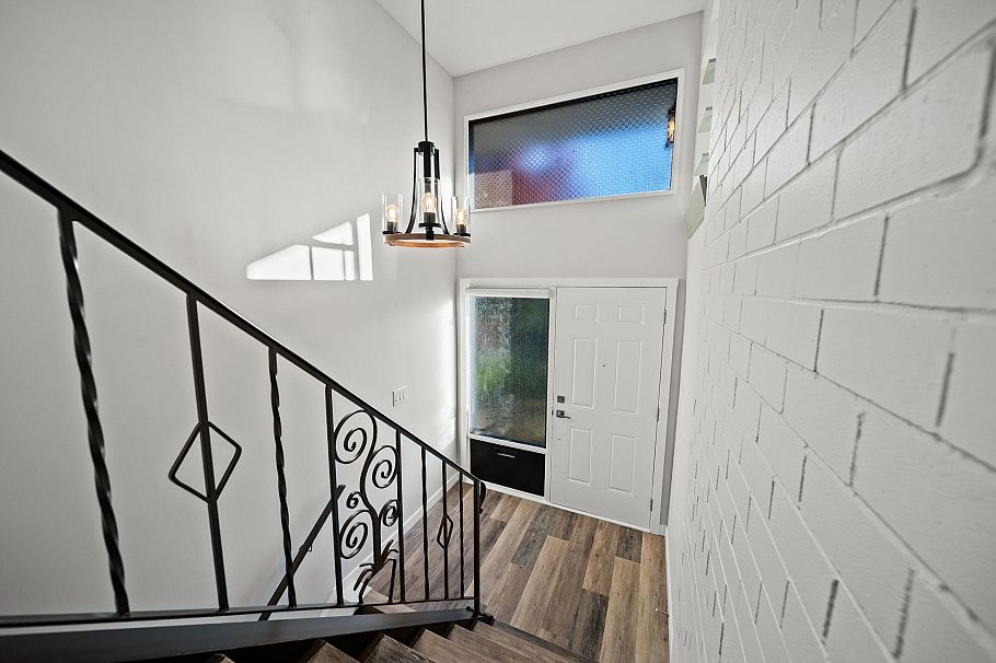 338 W 21st Street North Vancouver, BC - 2