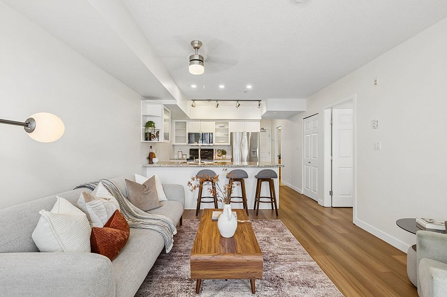 311 702 E King Edward Avenue Vancouver, BC - 4