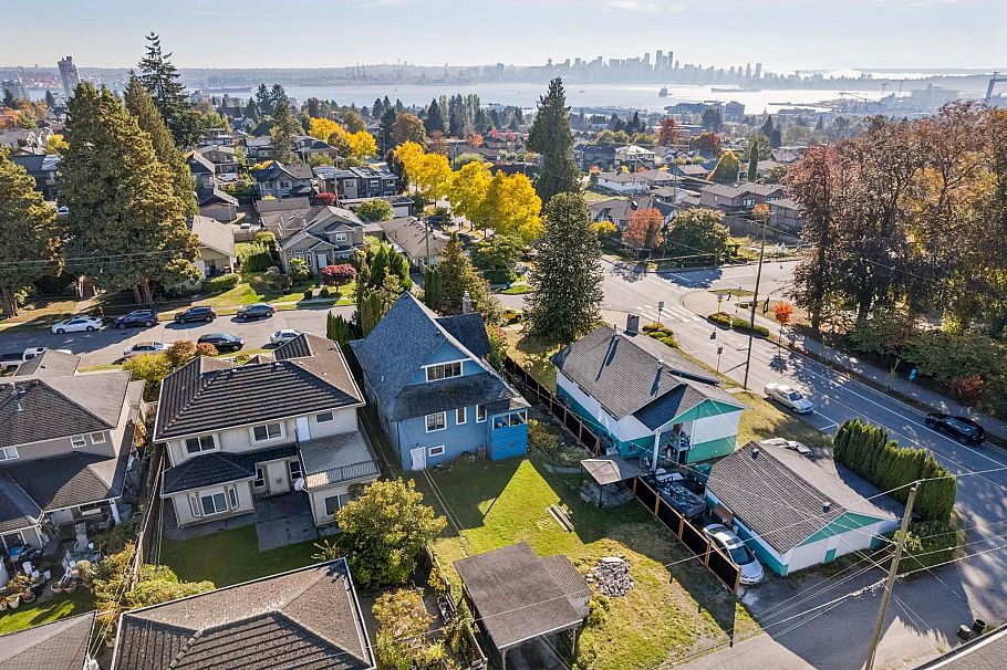 358 W 16th Street North Vancouver, BC - 5