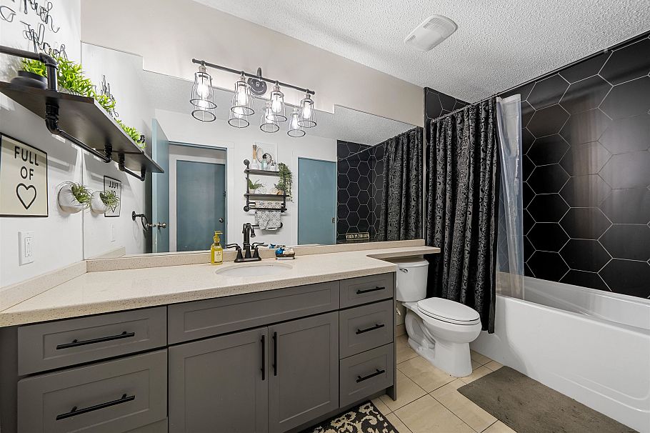 210 1924 Comox Street Vancouver, BC - 25