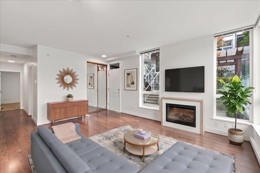 108 735 W 15th Street North Vancouver, BC - 4