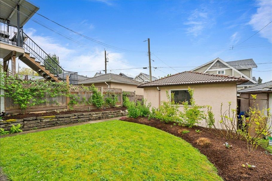 1375 E 18th Avenue Vancouver, BC - 40