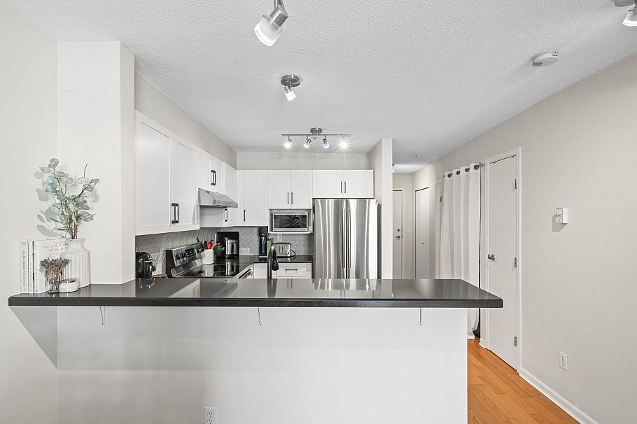 413 147 E 1st Street North Vancouver, BC - 10