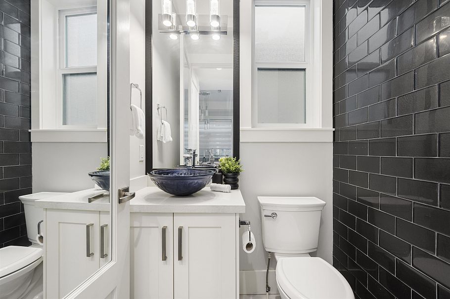7380 Ontario Street Vancouver, BC - 12
