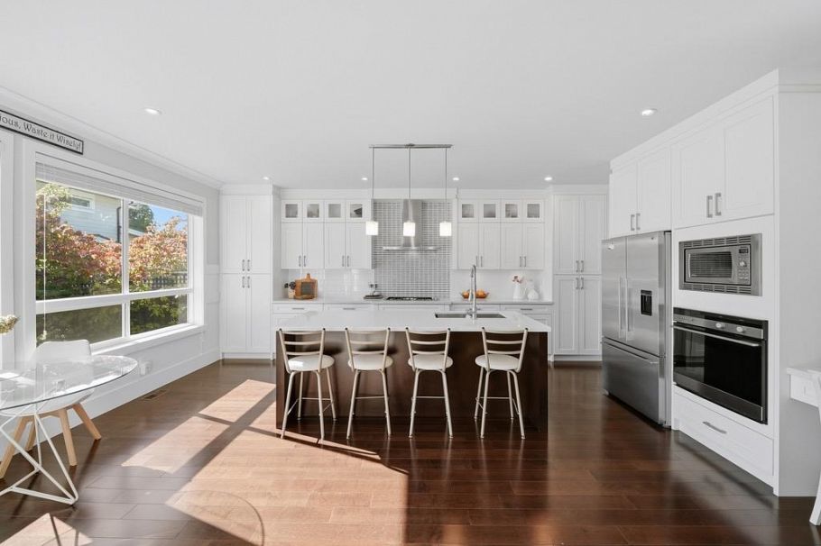 355 E 15th Street North Vancouver, BC - 9