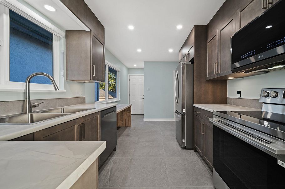 338 W 21st Street North Vancouver, BC - 7